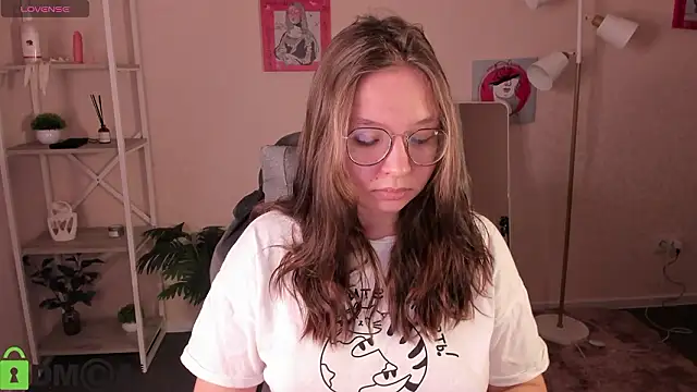 Nuura Moore online show from 02-04-26, 12:49