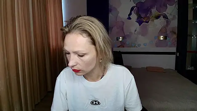 AlinaMoor online show from 10-18-25, 05:43