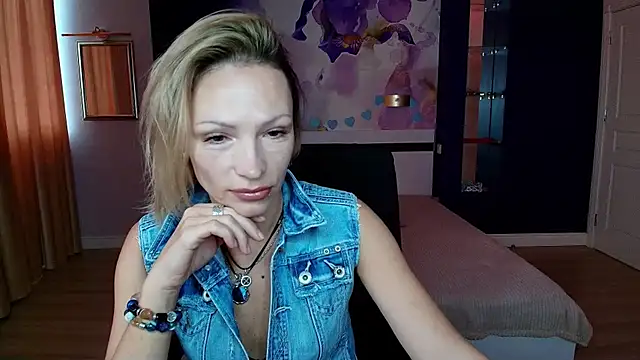 AlinaMoor online show from 10-28-25, 07:01