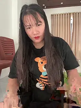 Snapshot of TrangNemo chatting on 12-21-25, 07:59 TrangNemo online show from 12-21-25, 07:59