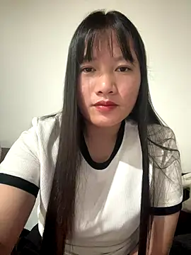 Snapshot of TrangNemo chatting on 12-22-25, 04:20 TrangNemo online show from 12-22-25, 04:20