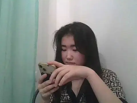 Snapshot of Zorivale chatting on 02-04-26, 10:04 Zorivale online show from 02-04-26, 10:04