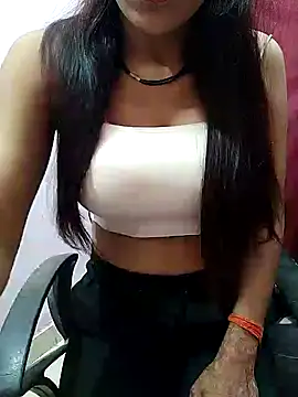 Snapshot of Your_Lali chatting on 10-13-25, 04:29 Your Lali online show from 10-13-25, 04:29