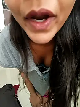 anshika0124 online show from 11-28-25, 04:59