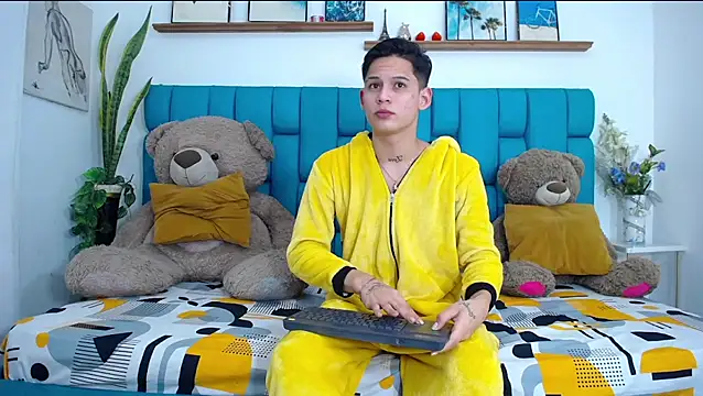 Snapshot of Brian_hot chatting on 03-07-26, 11:29 Brian hot online show from 03-07-26, 11:29