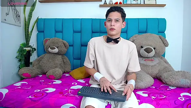 Snapshot of Brian_hot chatting on 03-15-26, 04:57 Brian hot online show from 03-15-26, 04:57