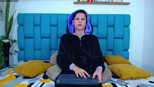 Snapshot of Brian_hot chatting on 03-20-26, 10:20 Brian hot online show from 03-20-26, 10:20