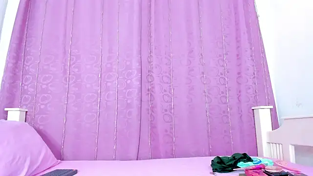 nahomy smiith online show from 10-30-25, 07:14