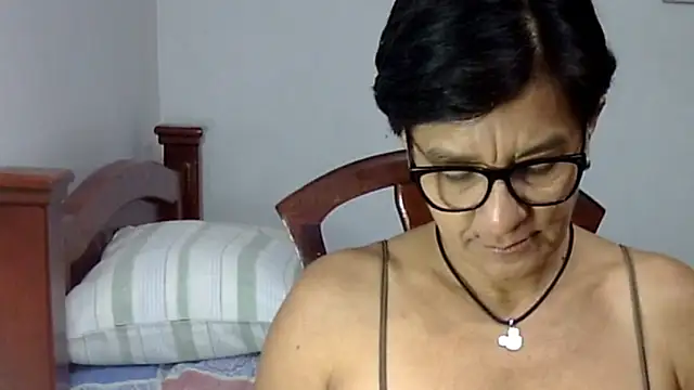 Snapshot of LunaLUVX chatting on 10-19-25, 02:45 LunaLUVX online show from 10-19-25, 02:45