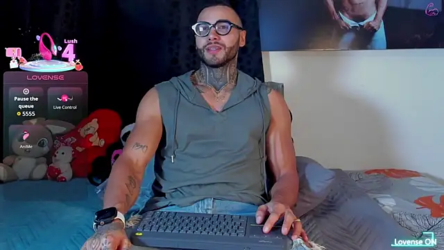 Snapshot of Danny_Willson chatting on 06-16-26, 01:52 Danny Willson online show from 06-16-26, 01:52