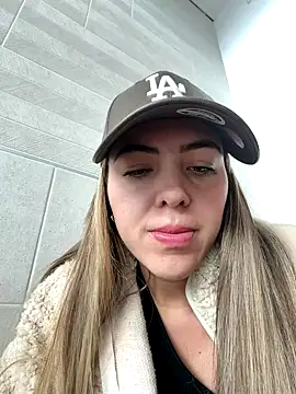 camila vanucci- online show from 10-25-25, 02:13