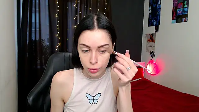 ariel is on vacation online show from 10-29-25, 01:46