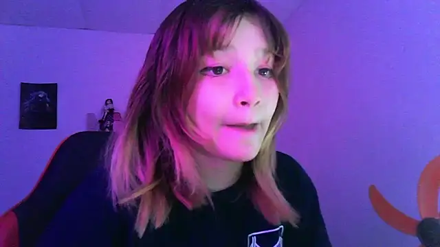 Snapshot of EmuOtori chatting on 02-24-26, 12:36 EmuOtori online show from 02-24-26, 12:36