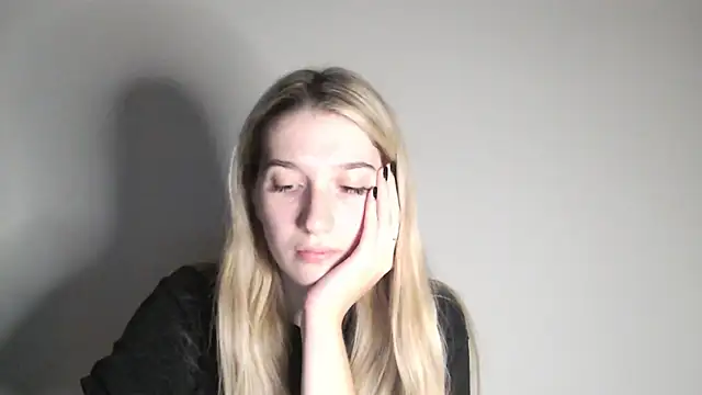 Snapshot of Lucyreeel_ chatting on 10-13-25, 04:07 Lucyreeel online show from 10-13-25, 04:07