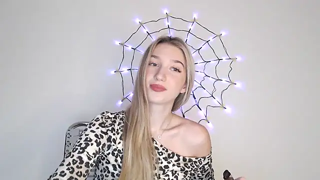 Snapshot of Lucyreeel_ chatting on 10-22-25, 01:55 Lucyreeel online show from 10-22-25, 01:55