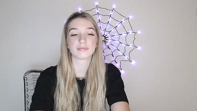 Snapshot of Lucyreeel_ chatting on 10-30-25, 01:23 Lucyreeel online show from 10-30-25, 01:23