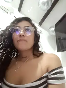 Snapshot of Camila-marinn chatting on 10-19-25, 12:22 Camila-marinn online show from 10-19-25, 12:22