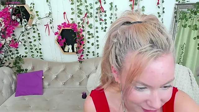  BellaClark online show from 05-07-26, 08:36