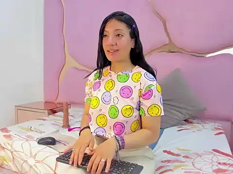 Zoe king19 online show from 10-07-25, 04:53