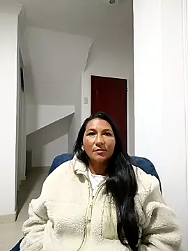 Snapshot of MarleenBrown chatting on 10-08-25, 11:02 MarleenBrown online show from 10-08-25, 11:02