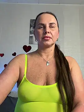 Snapshot of MIRAA_LUV chatting on 04-09-26, 06:02 MIRAA LUV online show from 04-09-26, 06:02