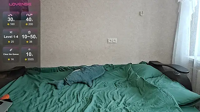 MiaLovelyOne online show from 12-21-25, 10:22