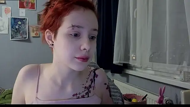 RubiReynnn online show from 10-19-25, 05:57