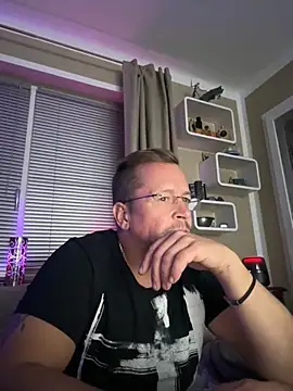Snapshot of mx6mod chatting on 10-10-25, 07:13 mx6mod online show from 10-10-25, 07:13