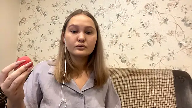 Snapshot of Ohendraper chatting on 10-20-25, 11:10 Ohendraper online show from 10-20-25, 11:10