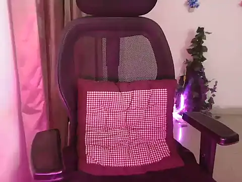 Snapshot of Royal_zara chatting on 11-24-25, 05:45 Royal zara online show from 11-24-25, 05:45