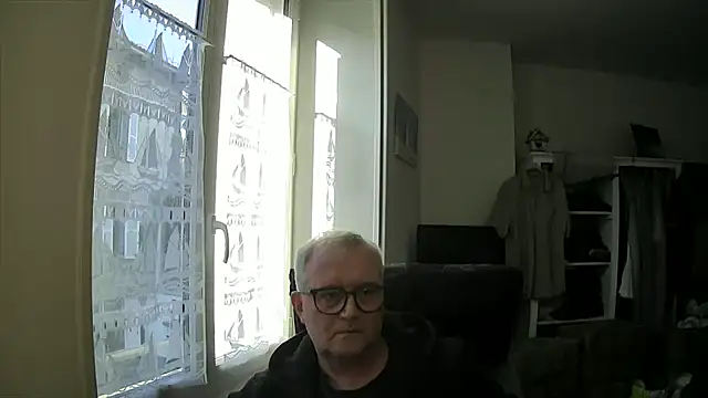 Snapshot of macdut67 chatting on 10-07-25, 04:04 macdut67 online show from 10-07-25, 04:04