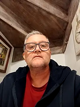 Snapshot of macdut67 chatting on 10-10-25, 04:17 macdut67 online show from 10-10-25, 04:17