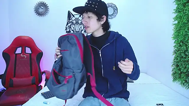 Snapshot of Emo_Boy_ chatting on 11-12-25, 12:49 Emo Boy online show from 11-12-25, 12:49