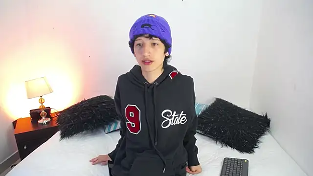 Snapshot of Emo_Boy_ chatting on 11-21-25, 12:26 Emo Boy online show from 11-21-25, 12:26