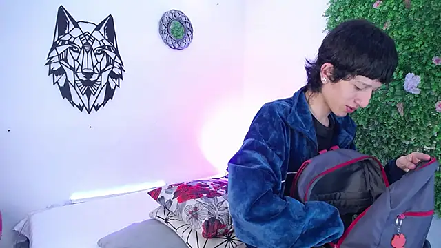 Snapshot of Emo_Boy_ chatting on 12-02-25, 12:32 Emo Boy online show from 12-02-25, 12:32