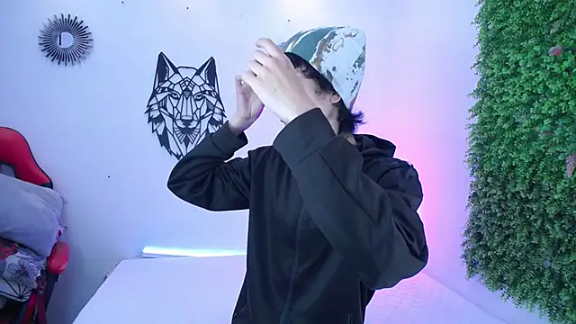 Snapshot of Emo_Boy_ chatting on 12-03-25, 12:25 Emo Boy online show from 12-03-25, 12:25