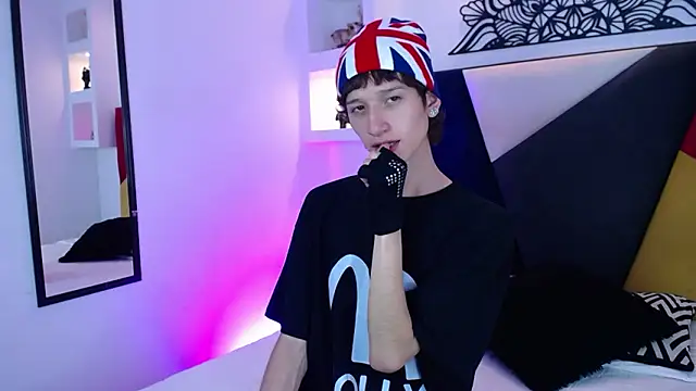 Snapshot of Emo_Boy_ chatting on 02-05-26, 08:24 Emo Boy online show from 02-05-26, 08:24