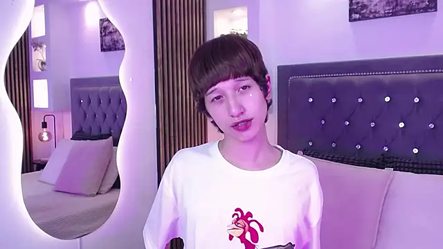 Emo Boy  online show from 05-07-26, 08:25