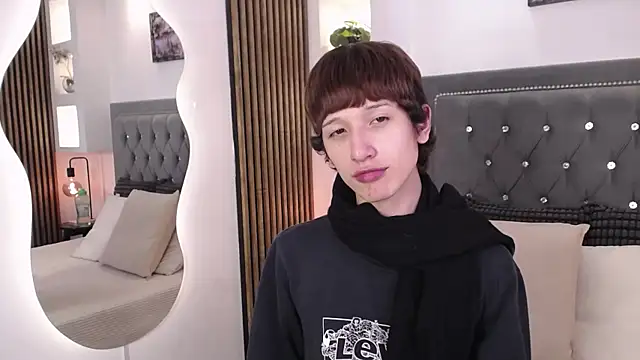 Emo Boy  online show from 05-12-26, 08:28