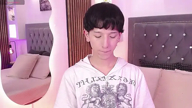 Emo Boy  online show from 05-28-26, 08:28