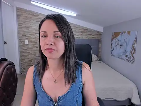 Snapshot of Tatis_Corredor chatting on 10-14-25, 01:45 Tatis Corredor online show from 10-14-25, 01:45