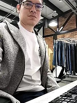 LuigiV2025 online show from 02-03-26, 03:39