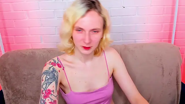 LikiLips online show from 05-19-26, 01:56