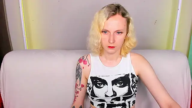 LikiLips online show from 06-14-26, 01:03