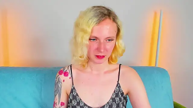 LikiLips online show from 06-15-26, 02:03