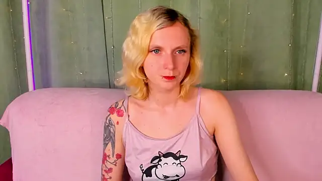 LikiLips online show from 06-19-26, 01:10