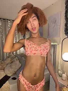 Snapshot of Chloe_Celeste chatting on 12-18-25, 01:33 Chloe Celeste online show from 12-18-25, 01:33