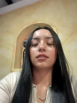Snapshot of LUCIA_27- chatting on 10-16-25, 02:07 LUCIA 27- online show from 10-16-25, 02:07