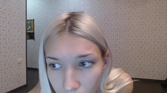 Snapshot of maybe_doll chatting on 10-09-25, 06:06 maybe doll online show from 10-09-25, 06:06