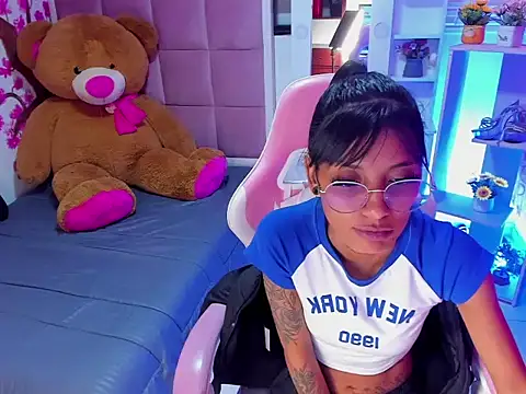 Snapshot of KarlaSlutSkinny__ chatting on 03-06-26, 03:19 KarlaSlutSkinny online show from 03-06-26, 03:19